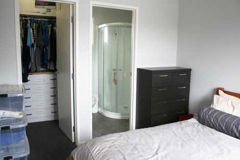 Photo of property in 16a Woodall Place, Totara Vale, Auckland, 0627