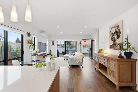 Photo of property in 2/2 Chapman Road, Te Atatu Peninsula, Auckland, 0610