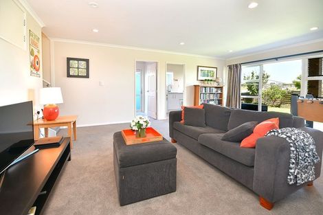Photo of property in 100 Whangaparaoa Road, Red Beach, 0932