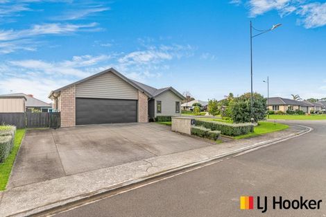 Photo of property in 31 Harbour Crest Drive, Waiuku, 2123