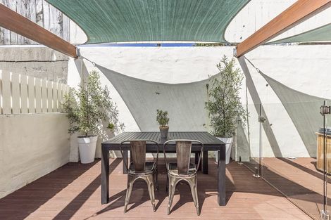 Photo of property in 25 Hawkestone Street, Thorndon, Wellington, 6011