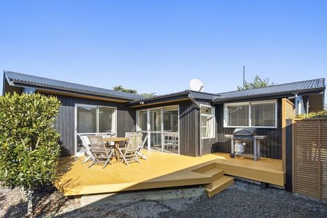 Photo of property in 4 Swindells Road, Waikuku Beach, 7473