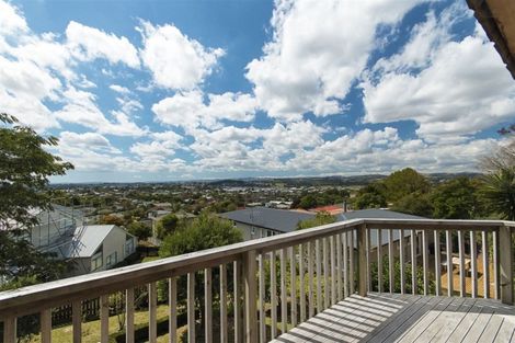 Photo of property in 6 Dunolly Place, Pukekohe, 2120