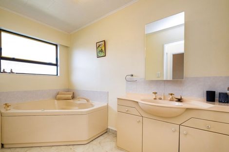 Photo of property in 24 Valerie Street, Clive, 4102