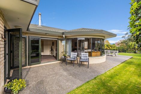 Photo of property in 22 Kinross Drive, Merrilands, New Plymouth, 4312