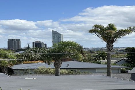 Photo of property in 276 Lake Road, Hauraki, Auckland, 0622