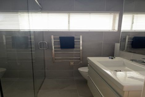 Photo of property in 2/1 Korau Road, Greenlane, Auckland, 1051