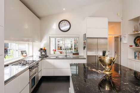 Photo of property in 42 Stewart Crescent, Hokowhitu, Palmerston North, 4410