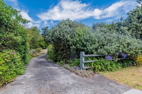 Photo of property in 28 Field Way, Waikanae Beach, Waikanae, 5036
