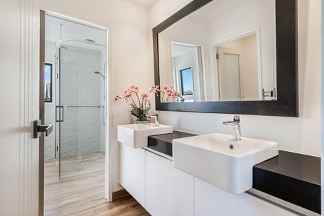 Photo of property in 143 Whangaparaoa Road, Red Beach, 0932