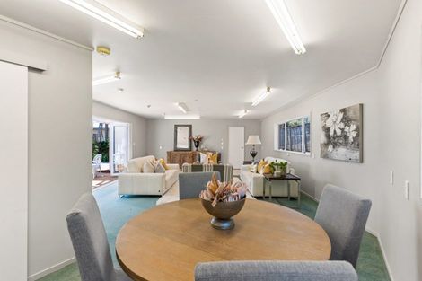 Photo of property in 15 Pickwick Parade, Mellons Bay, Auckland, 2014