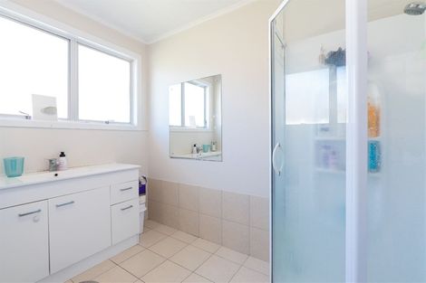 Photo of property in 7 Coletta Lane, Te Atatu South, Auckland, 0610