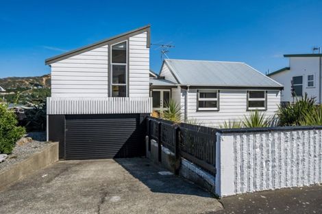 Photo of property in 16 Witham Street, Island Bay, Wellington, 6023