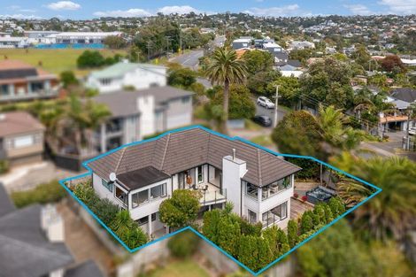 Photo of property in 34 Browns Bay Road, Rothesay Bay, Auckland, 0630