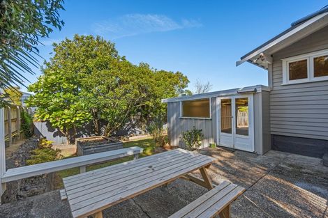 Photo of property in 6 Parahaki Street, Regent, Whangarei, 0112