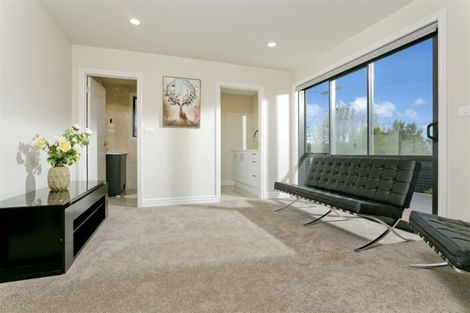 Photo of property in 7a Heathcote Road, Castor Bay, Auckland, 0620