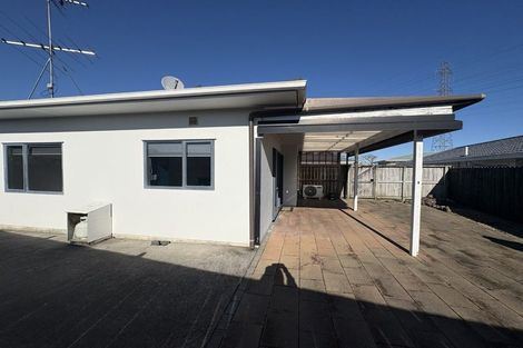 Photo of property in 76 Edgewater Drive, Pakuranga, Auckland, 2010