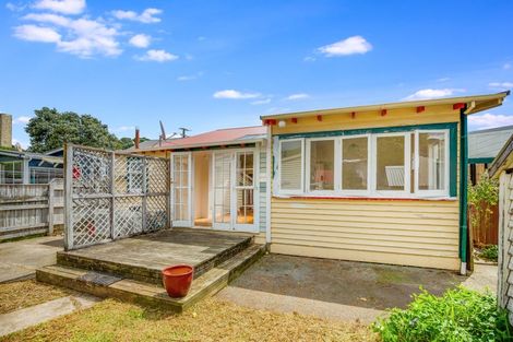 Photo of property in 23 Tuatoru Street, Eastbourne, Lower Hutt, 5013