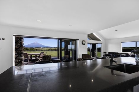 Photo of property in 17 Lower Duthie Road, Kapuni, Hawera, 4675