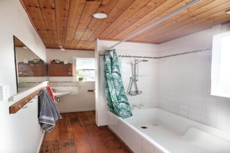 Photo of property in 1 Glendavar Street, Berhampore, Wellington, 6023