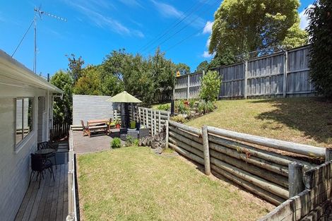 Photo of property in 15 Mile Place, Henderson, Auckland, 0612