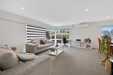 Photo of property in 18 Borrowdace Avenue, Botany Downs, Auckland, 2010