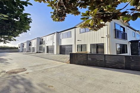 Photo of property in 44 Challen Close, Conifer Grove, Takanini, 2112