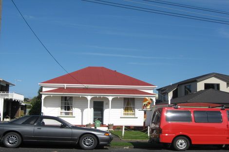Photo of property in 8 Cutfield Road, New Plymouth, 4310