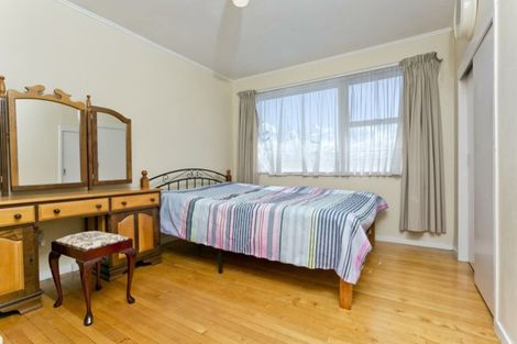Photo of property in 1/91 Bond Crescent, Forrest Hill, Auckland, 0620