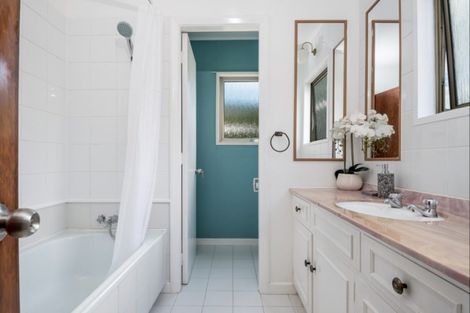 Photo of property in 2 Huia Street, Waikawa, Picton, 7220