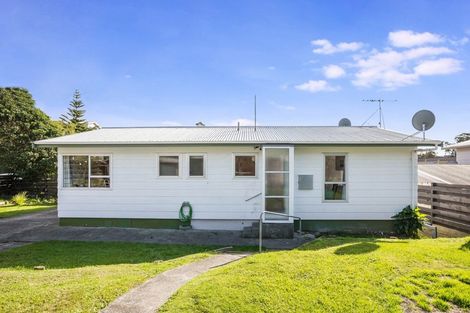Photo of property in 100 Omapere Street, Whitby, Porirua, 5024