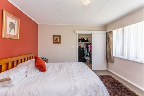 Photo of property in 32 Highbury Drive, Levin, 5510