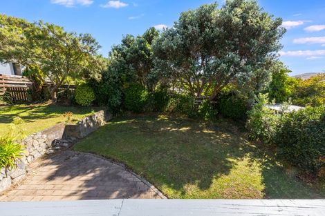 Photo of property in 16 Parkinson Close, Whitby, Porirua, 5024