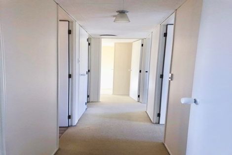 Photo of property in 2/21 Sarajevo Place, Massey, Auckland, 0614