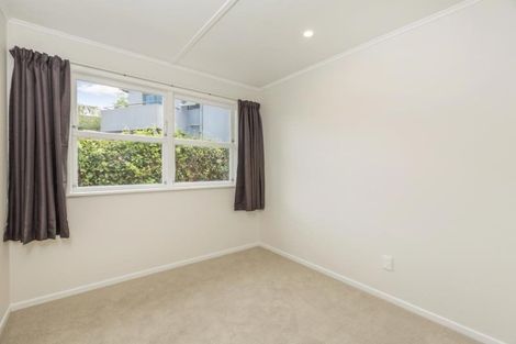 Photo of property in 1/862 East Coast Road, Northcross, Auckland, 0630