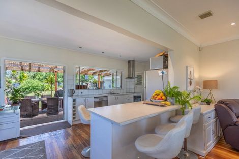 Photo of property in 62 Napier Road, Havelock North, 4130