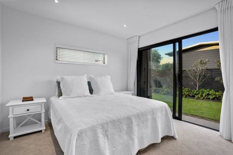 Photo of property in 10 Vaughan Crescent, Murrays Bay, Auckland, 0630