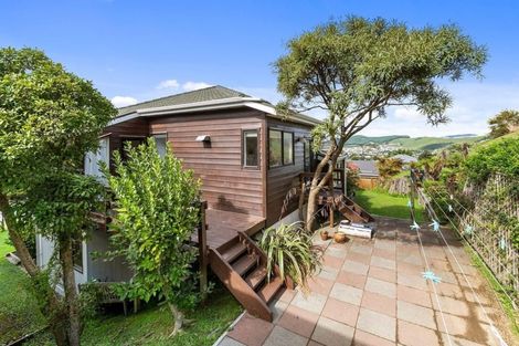 Photo of property in 18 Ordley Grove, Tawa, Wellington, 5028