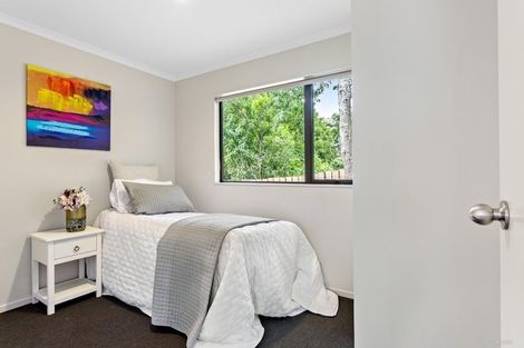 Photo of property in 28 Cedar Heights Avenue, Massey, Auckland, 0614