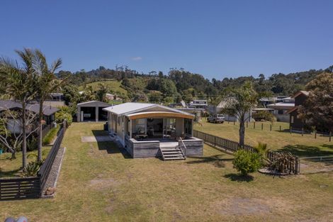 Photo of property in 18 Banks Street, Cooks Beach, Whitianga, 3591