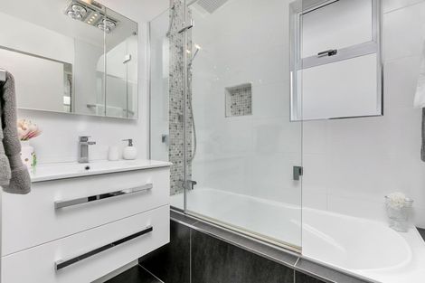 Photo of property in 16 Patts Avenue, Glendene, Auckland, 0602