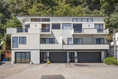 Photo of property in 2/517 Marine Drive, Sunshine Bay, Lower Hutt, 5013