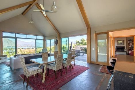 Photo of property in 1 Peak View Ridge, Wanaka, 9305