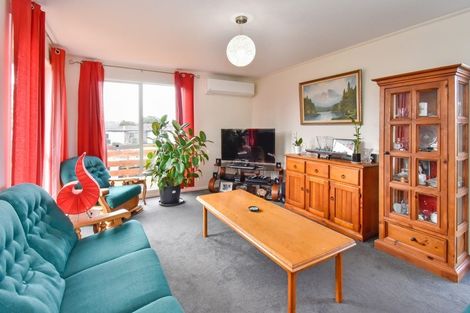 Photo of property in 23 Becker Drive, Weymouth, Auckland, 2103