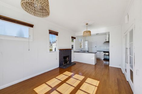 Photo of property in 403 Carrington Street, Upper Vogeltown, New Plymouth, 4310