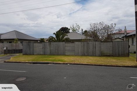 Photo of property in 43 Ngatai Road, Otumoetai, Tauranga, 3110