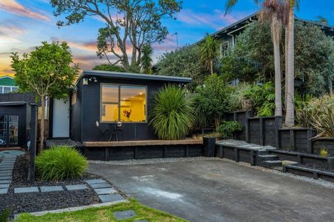 Photo of property in 2 Claude Road, Stanmore Bay, Whangaparaoa, 0932