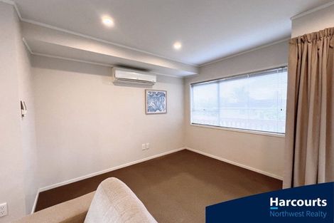 Photo of property in 25 Peterhouse Place, West Harbour, Auckland, 0618