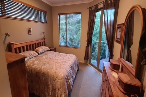 Photo of property in 9 La Lena Grove, Fitzherbert, Palmerston North, 4410