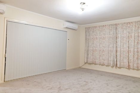 Photo of property in 1/64 Hogans Road, Glenfield, Auckland, 0629